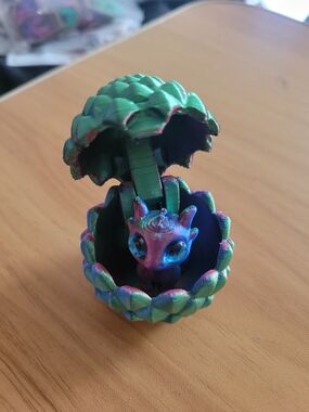 🖤 NEW🖤 Iridescent Dragon Egg Figurine with Purple Dragon